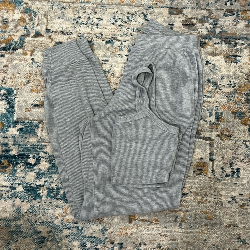 Alo ribbed whisper set